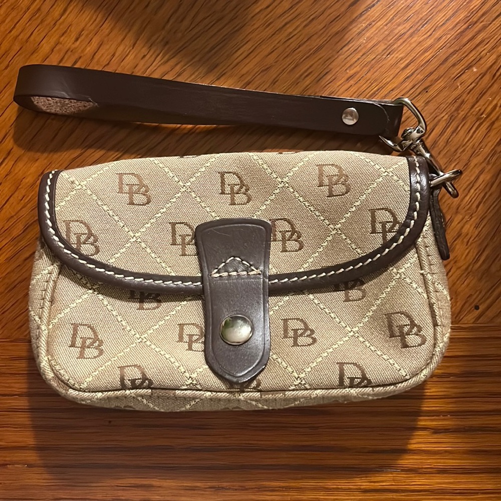 Dooney & Bourke clutch